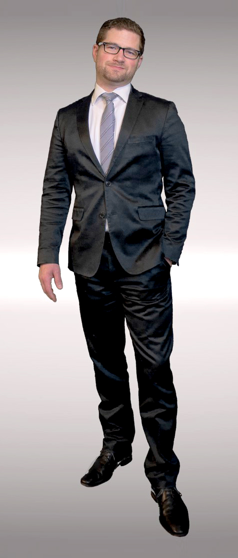 Schauspieler Frank Besl: Ganzkörperfoto mit Anzug